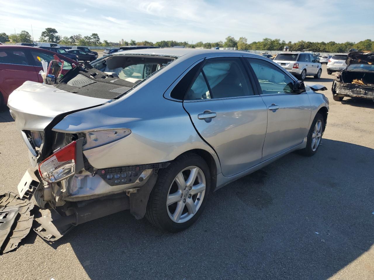 2016 TOYOTA CAMRY LE photo 3