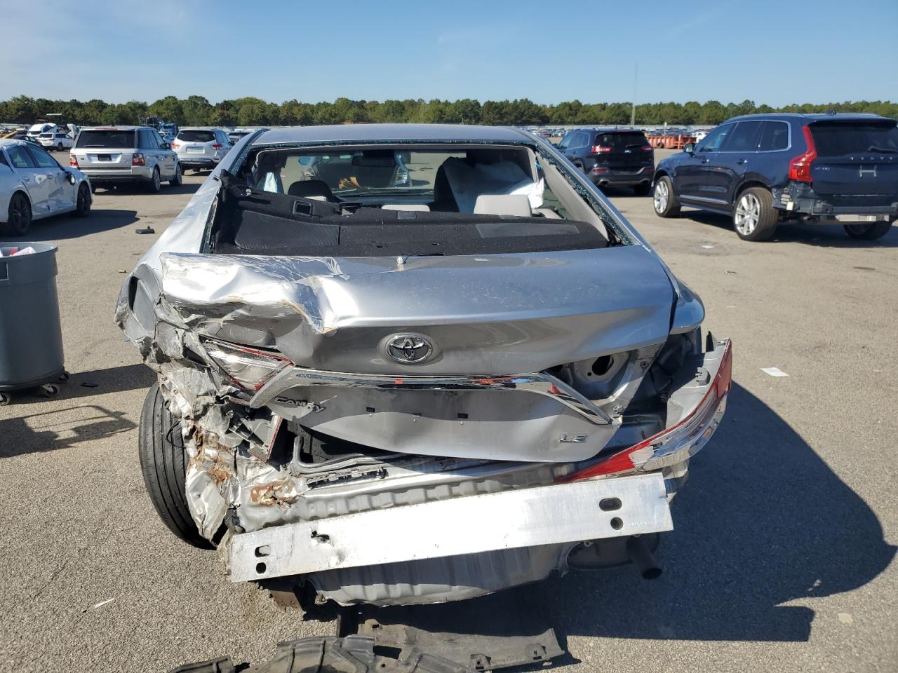 2016 TOYOTA CAMRY LE photo 6