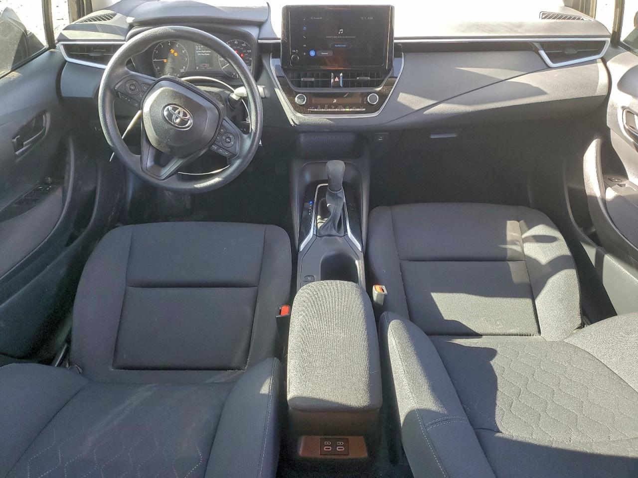 2025 TOYOTA COROLLA LE photo 8