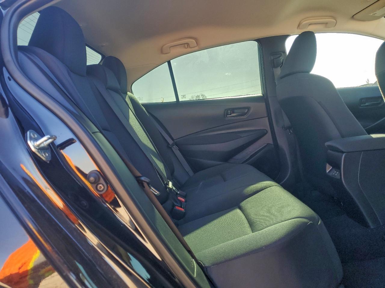 2025 TOYOTA COROLLA LE photo 10