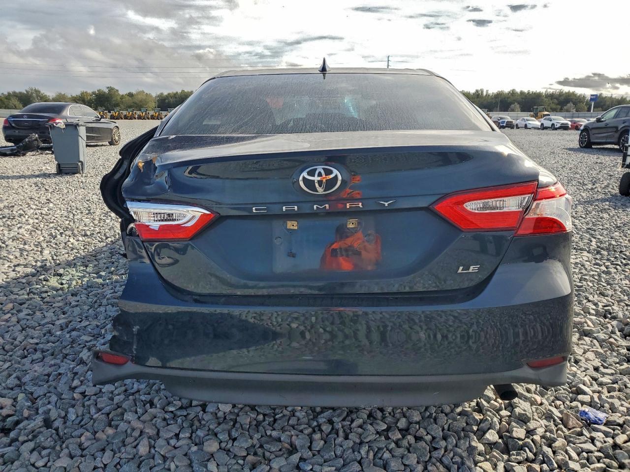 2019 TOYOTA CAMRY L photo 6