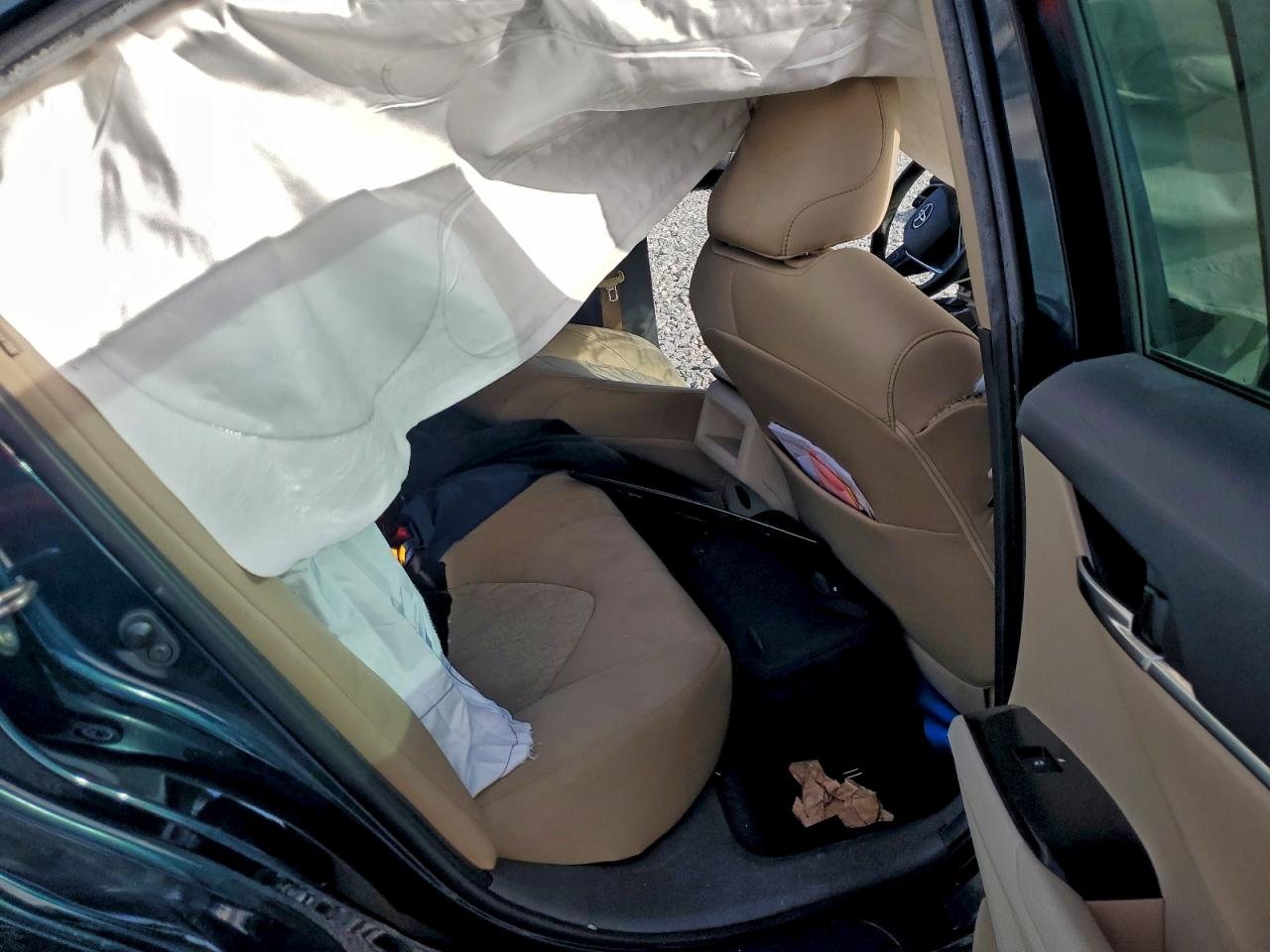 2019 TOYOTA CAMRY L photo 10