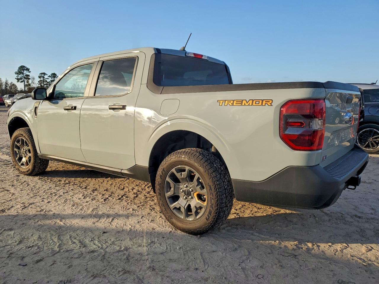 2024 FORD MAVERICK XLT TREMOR photo 2