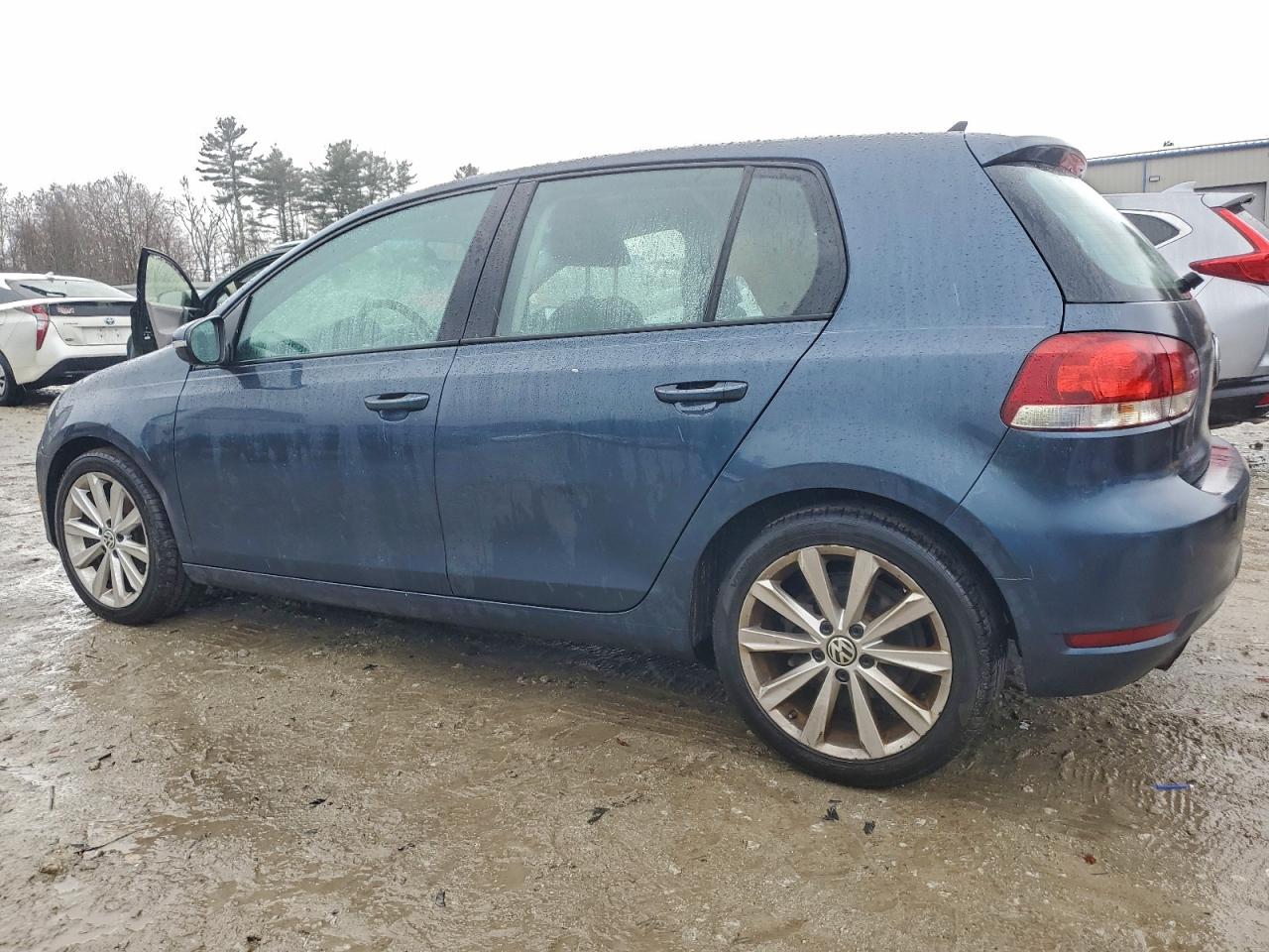 2012 VOLKSWAGEN GOLF photo 2