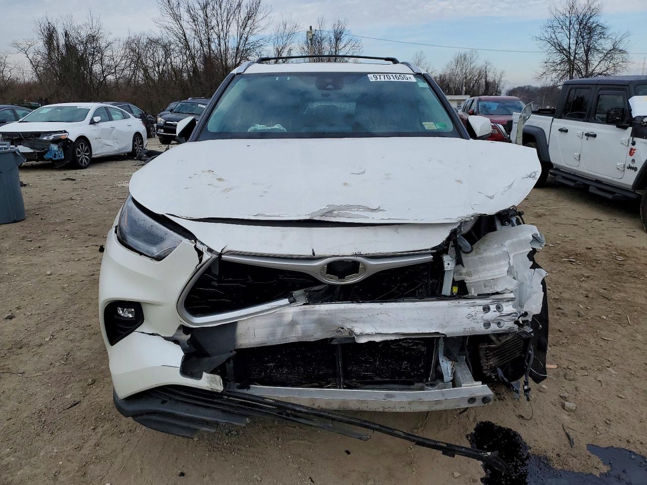 2021 TOYOTA HIGHLANDER XLE photo 5