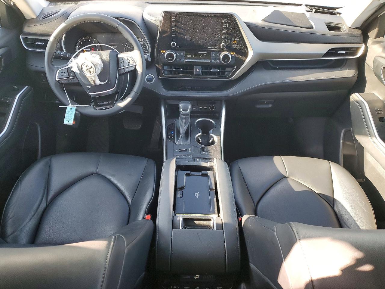 2021 TOYOTA HIGHLANDER XLE photo 8