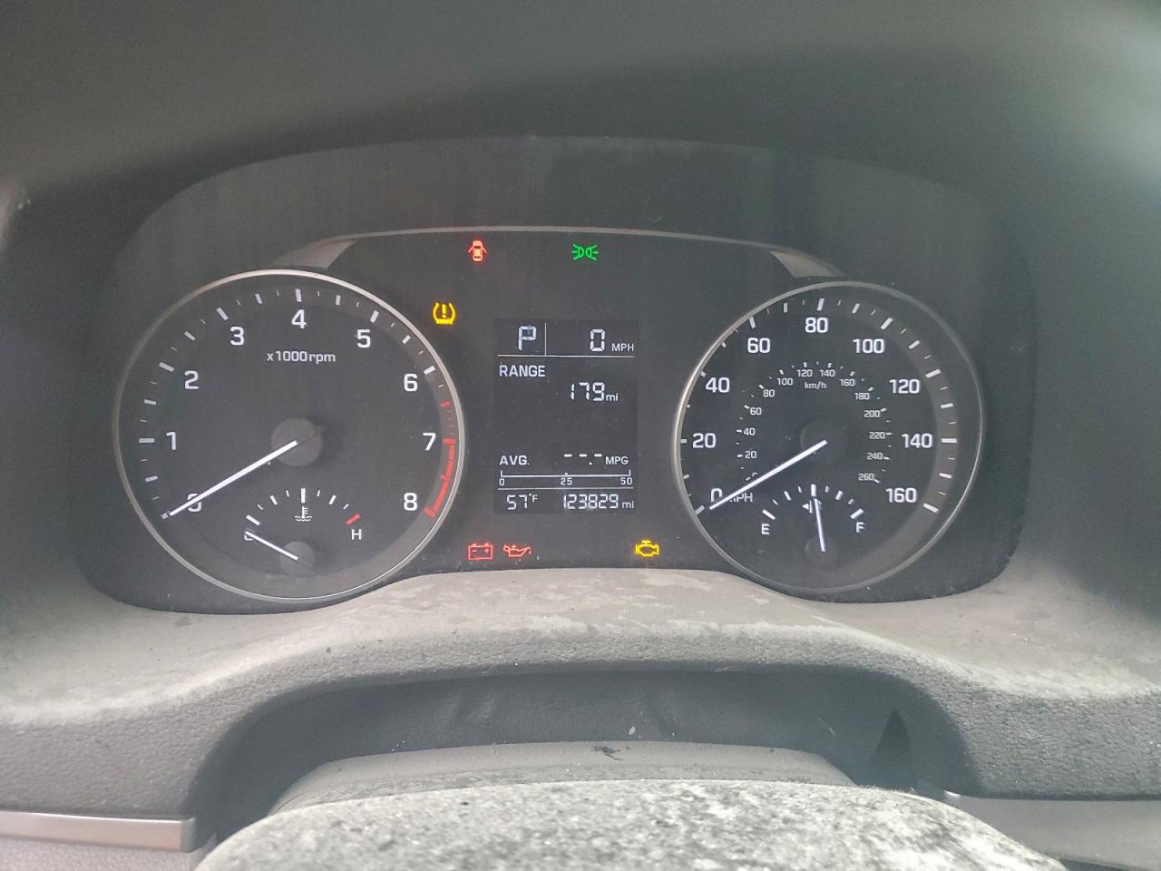 2017 HYUNDAI ELANTRA SE photo 9