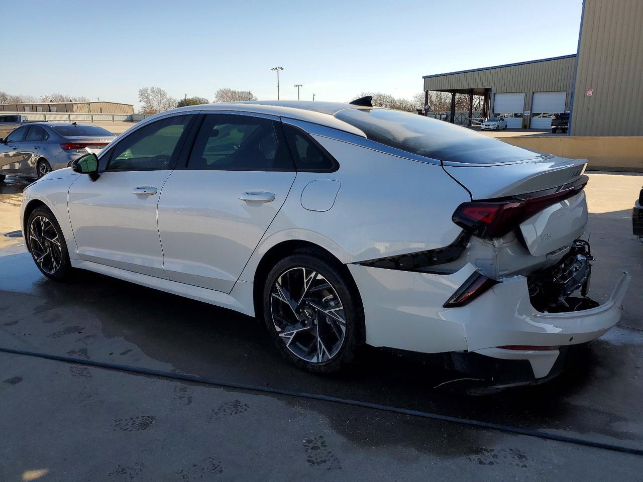 2025 KIA K5 GT LINE photo 2