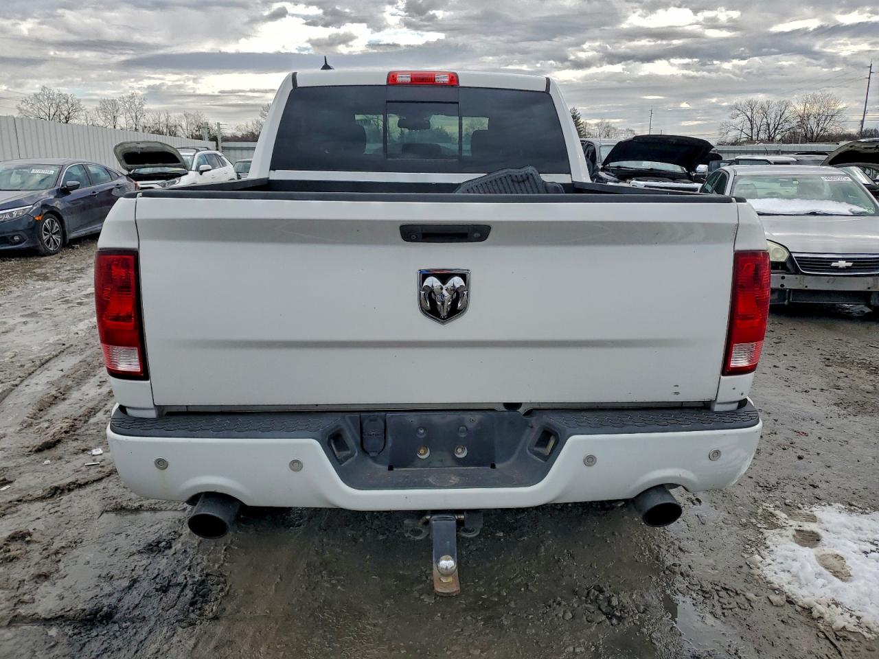 2016 RAM 1500 SLT photo 6