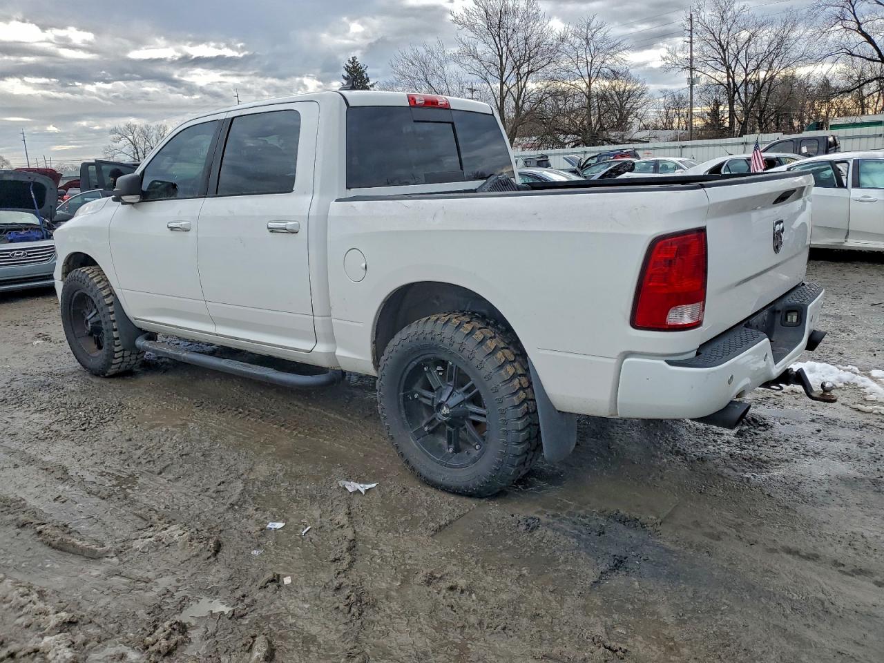 2016 RAM 1500 SLT photo 2