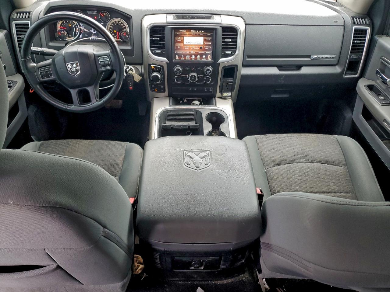 2016 RAM 1500 SLT photo 8