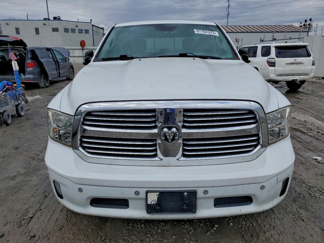 2016 RAM 1500 SLT photo 5