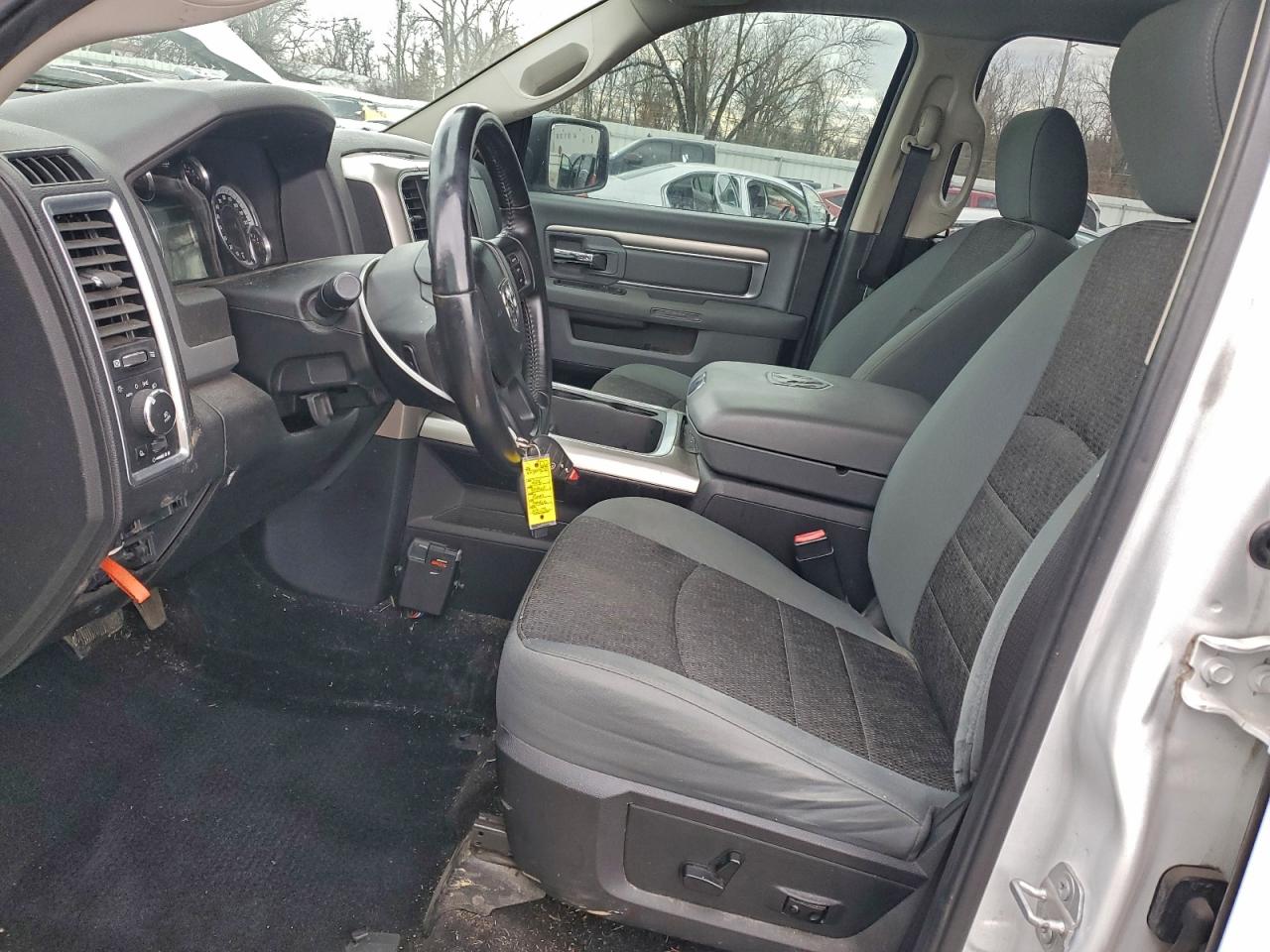 2016 RAM 1500 SLT photo 7