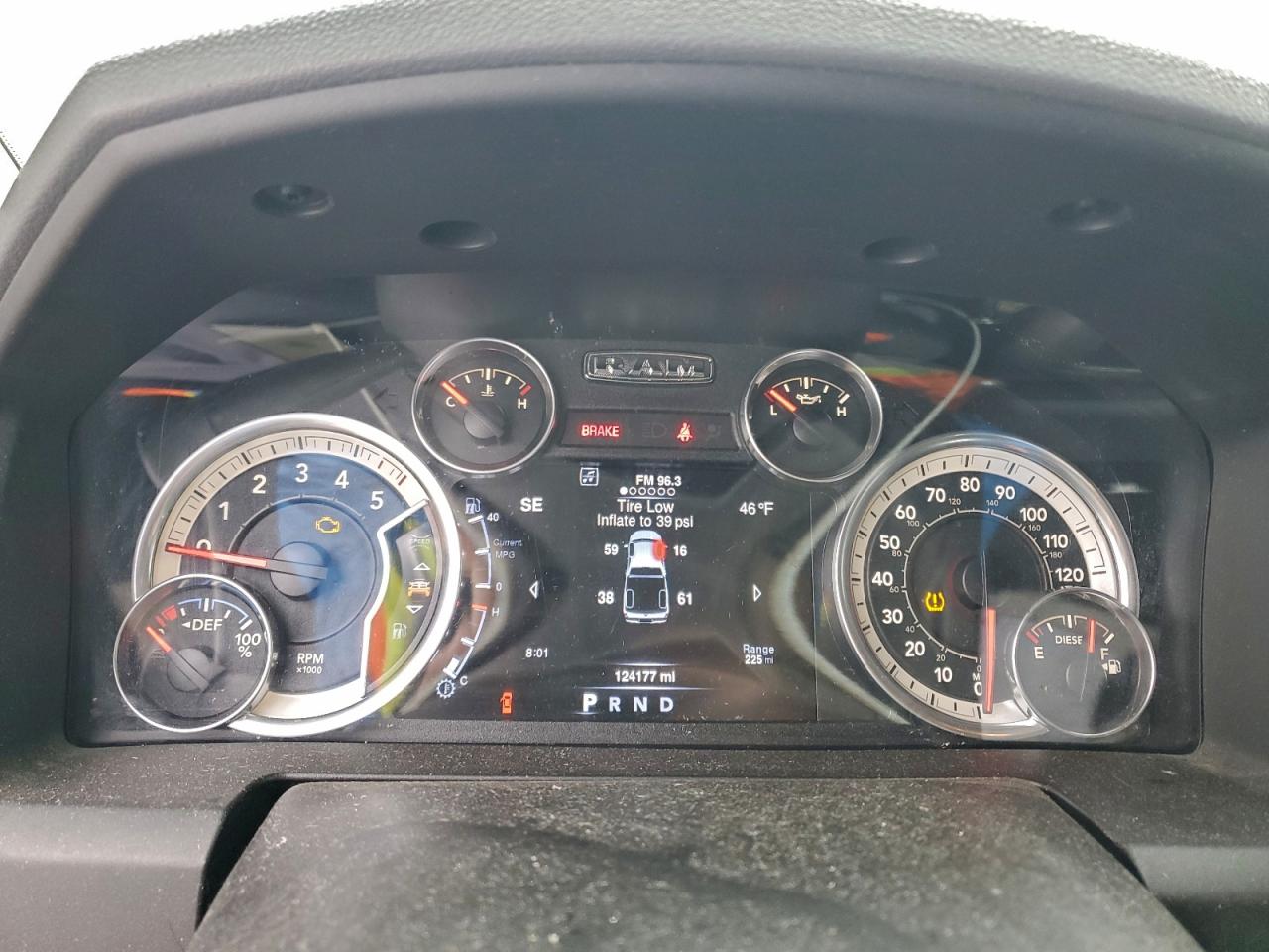 2016 RAM 1500 SLT photo 9