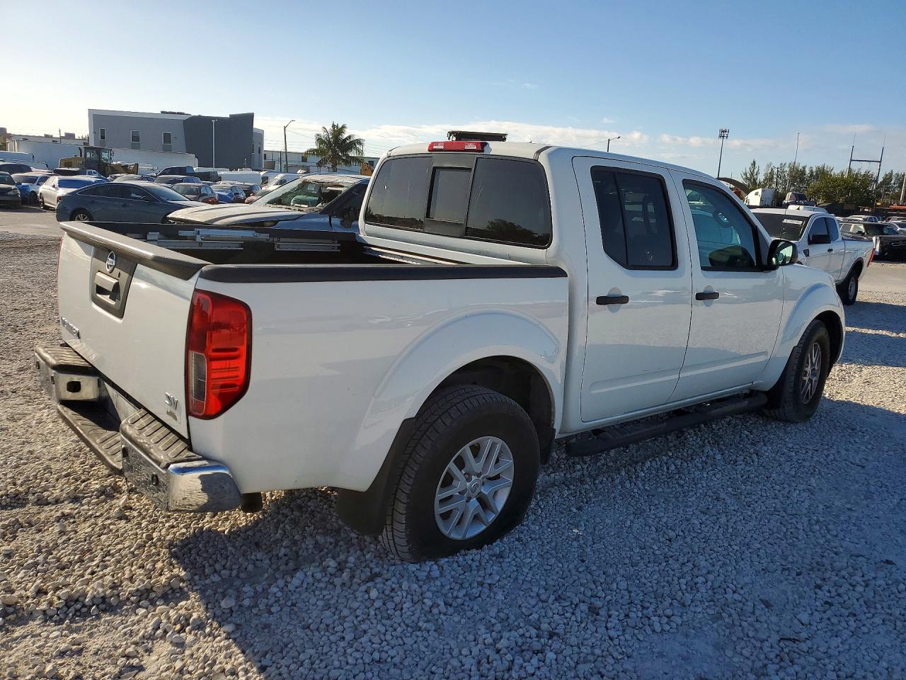 2018 NISSAN FRONTIER S photo 3