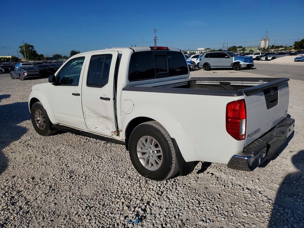 2018 NISSAN FRONTIER S photo 2
