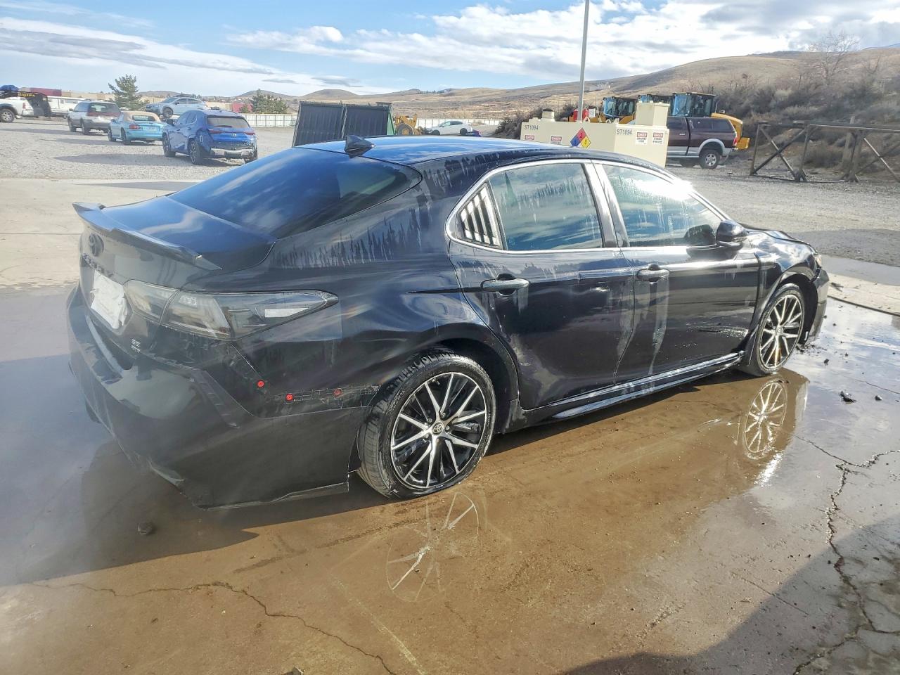 2021 TOYOTA CAMRY SE photo 3