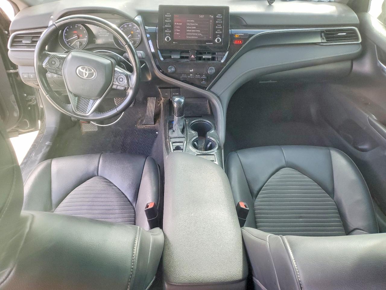 2021 TOYOTA CAMRY SE photo 8