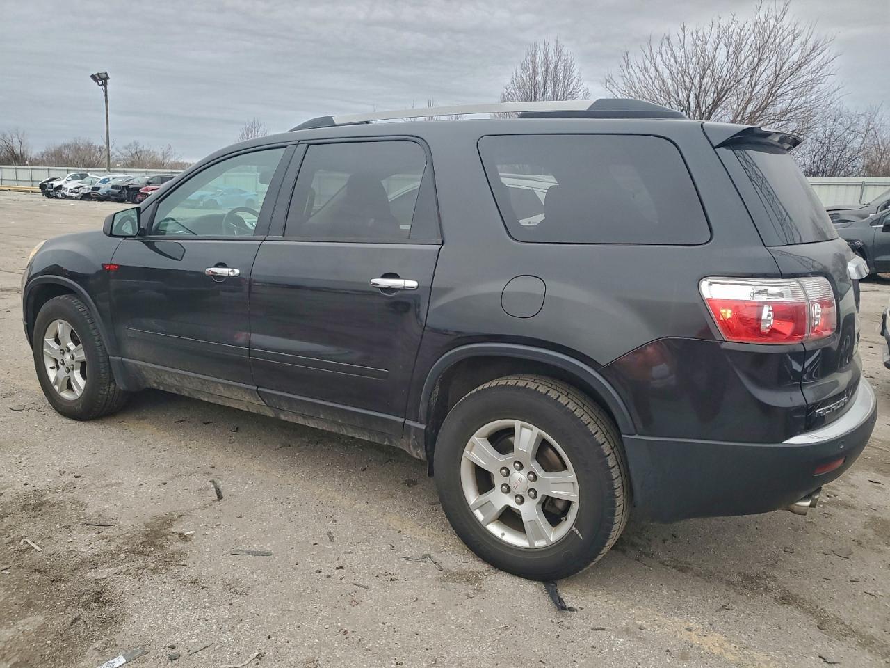 2011 GMC ACADIA SLE photo 2