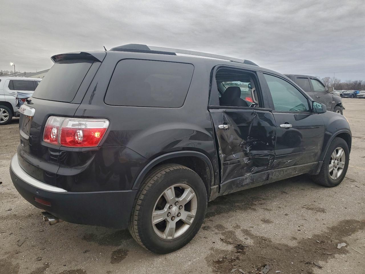 2011 GMC ACADIA SLE photo 3