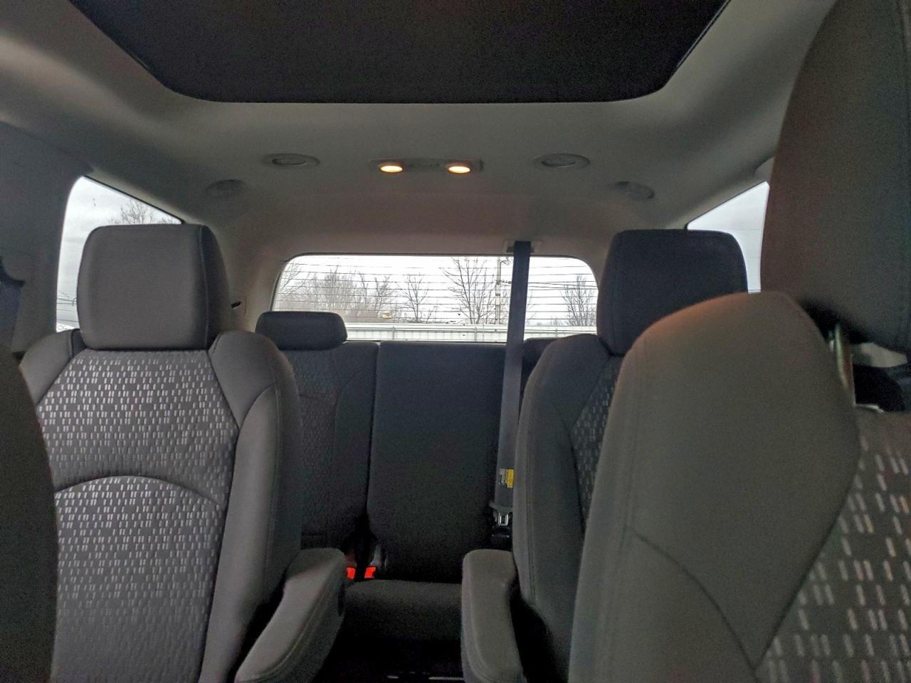 2011 GMC ACADIA SLE photo 10
