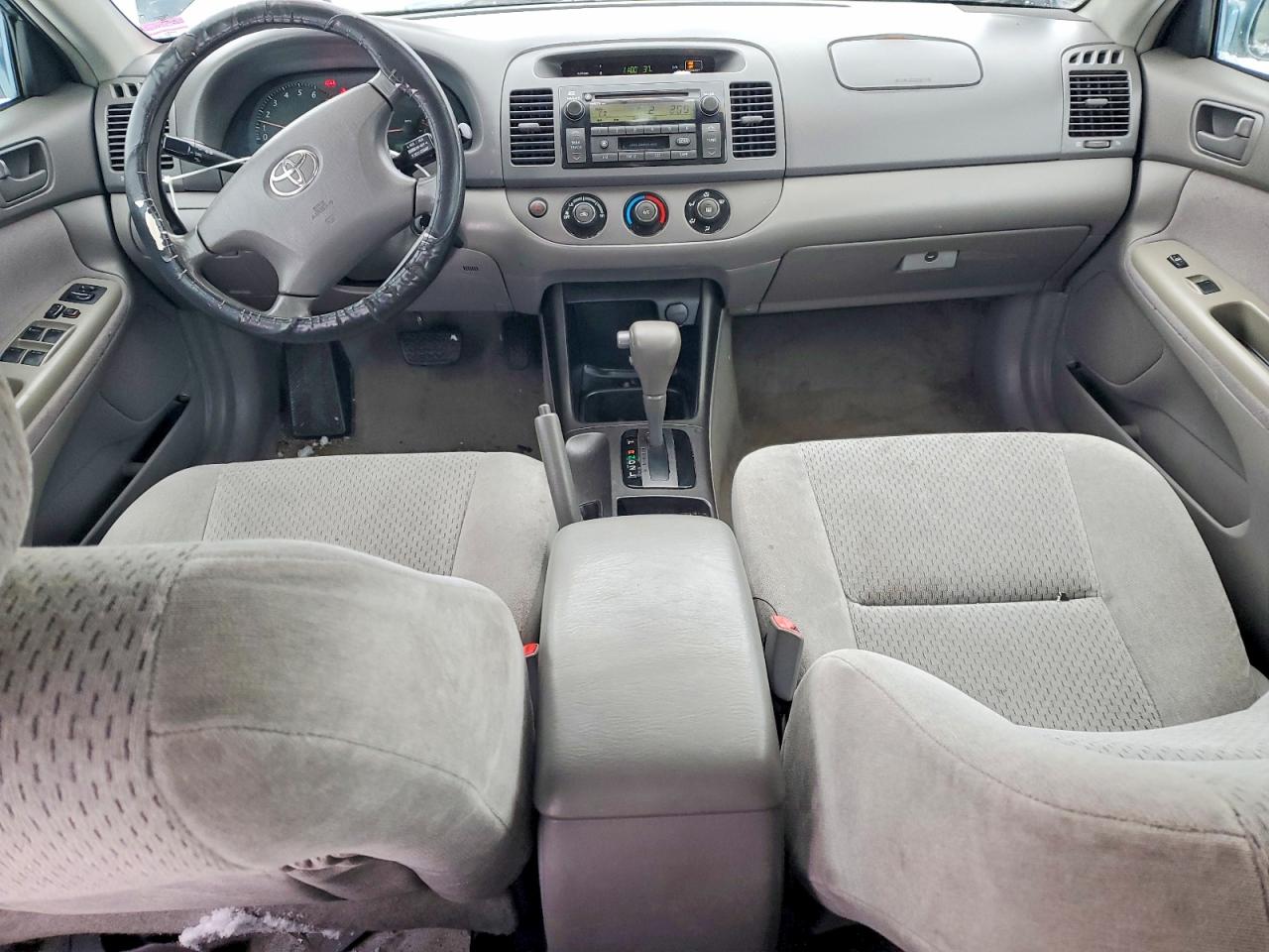 2004 TOYOTA CAMRY LE photo 8