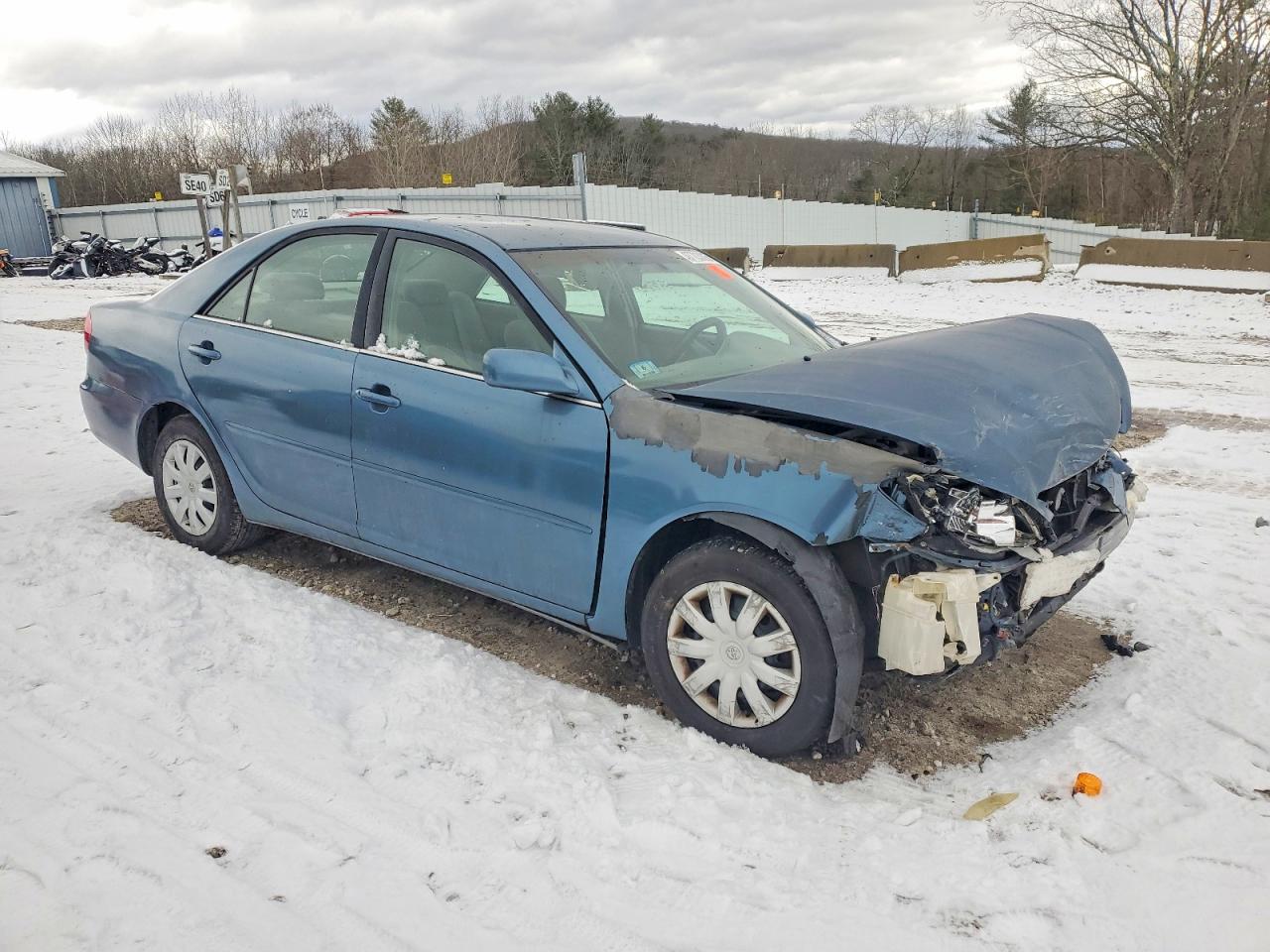 2004 TOYOTA CAMRY LE photo 4