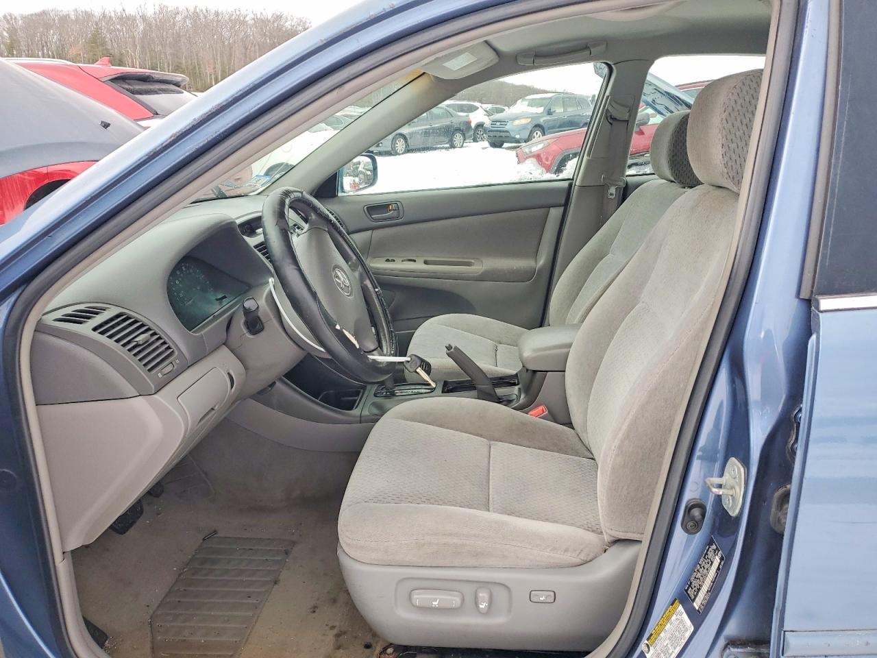 2004 TOYOTA CAMRY LE photo 7