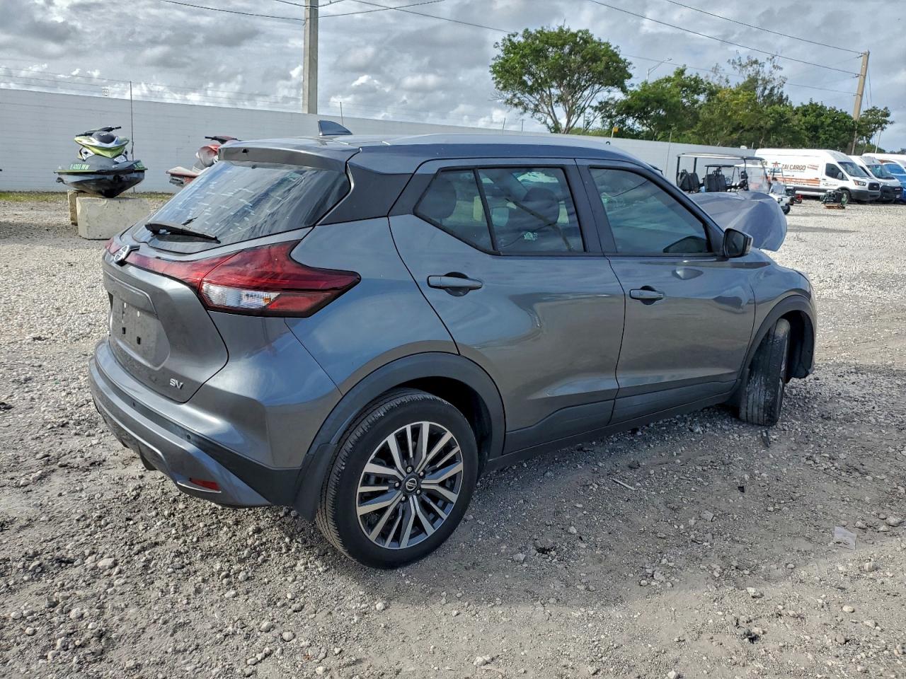 2021 NISSAN KICKS SV photo 3