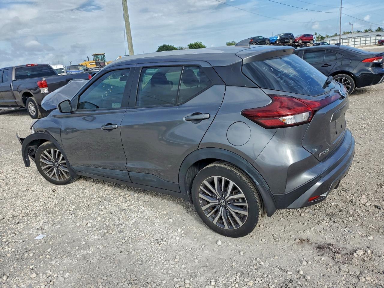 2021 NISSAN KICKS SV photo 2