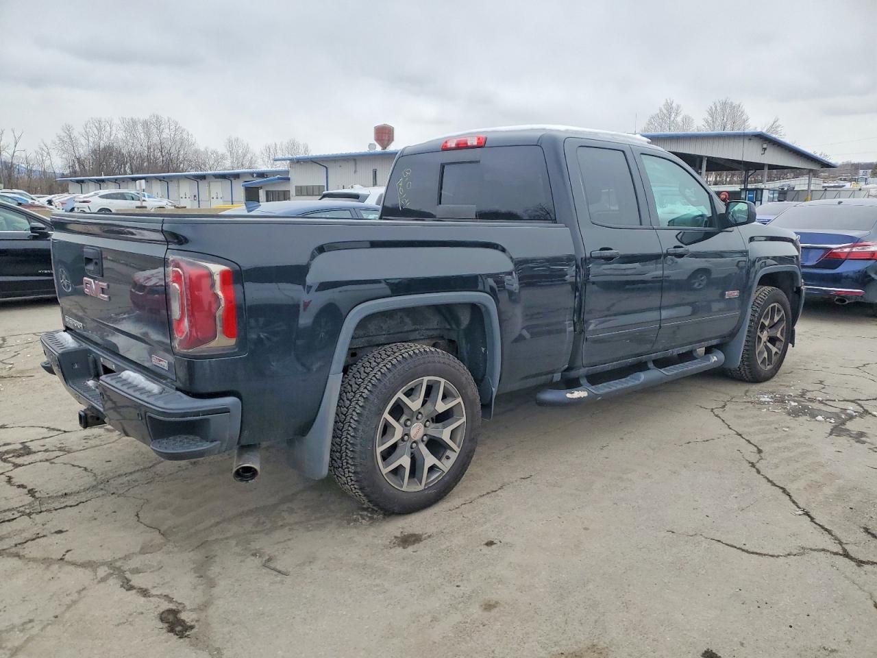 2017 GMC SIERRA K1500 SLT photo 3