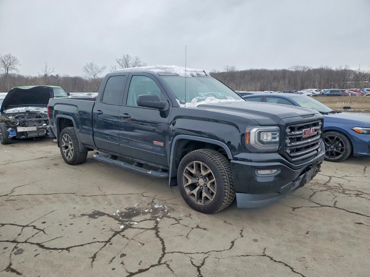 2017 GMC SIERRA K1500 SLT photo 4
