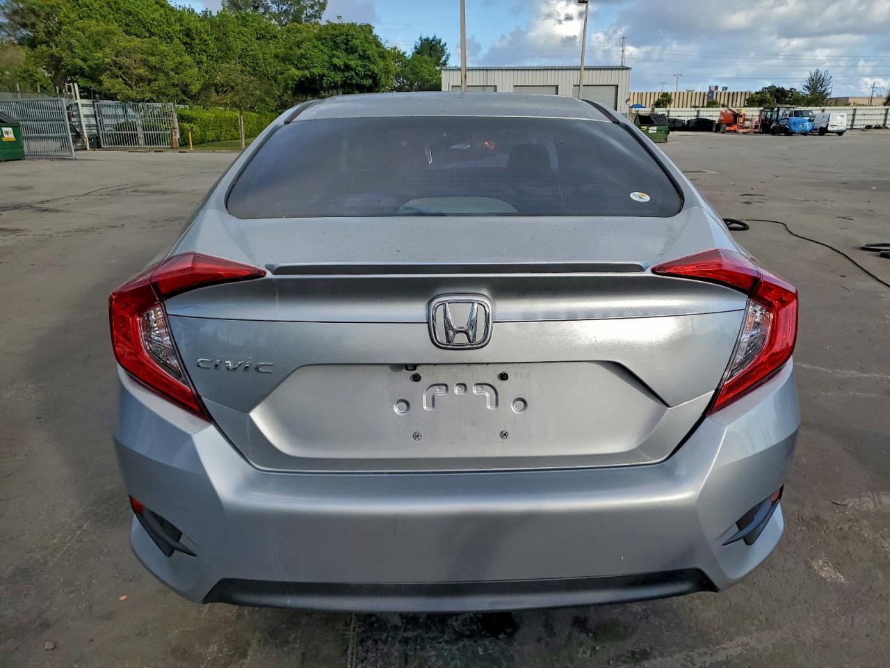 2017 HONDA CIVIC LX photo 6