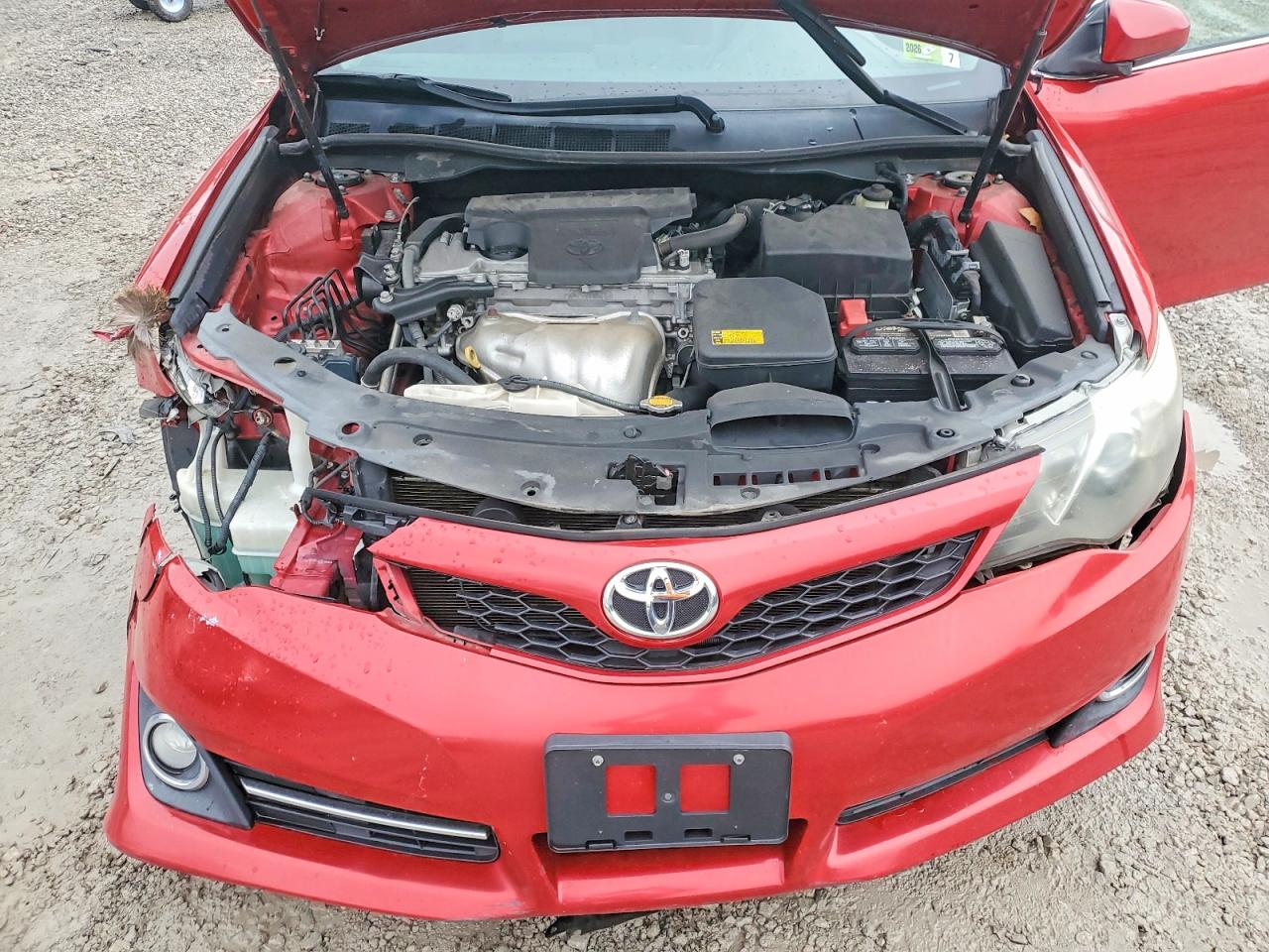 2014 TOYOTA CAMRY L photo 11