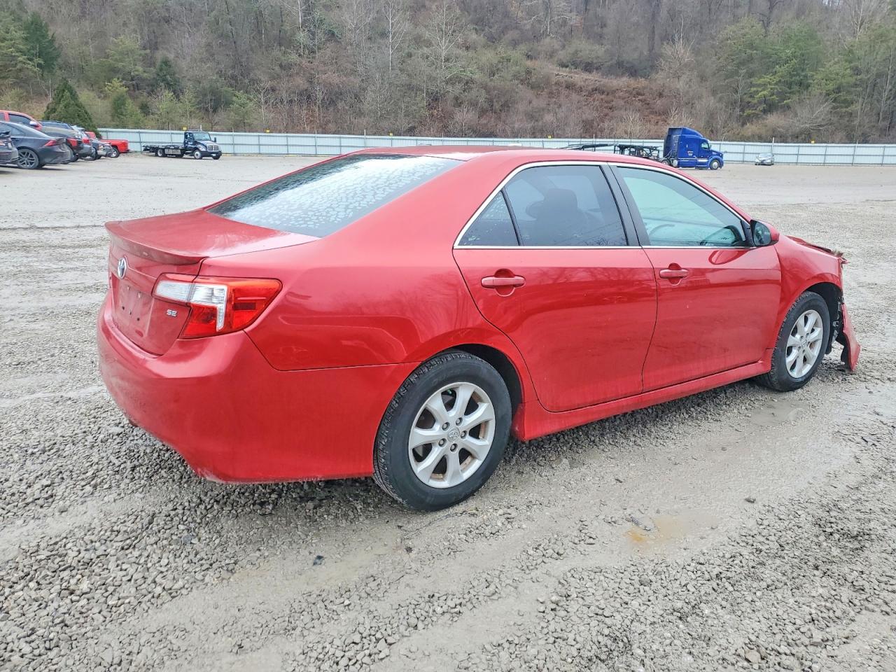 2014 TOYOTA CAMRY L photo 3