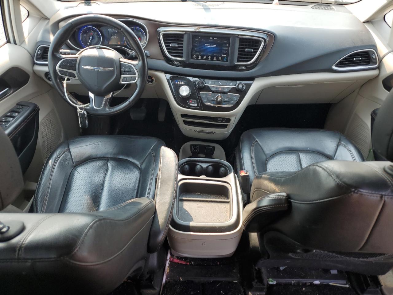 2019 CHRYSLER PACIFICA TOURING L photo 8