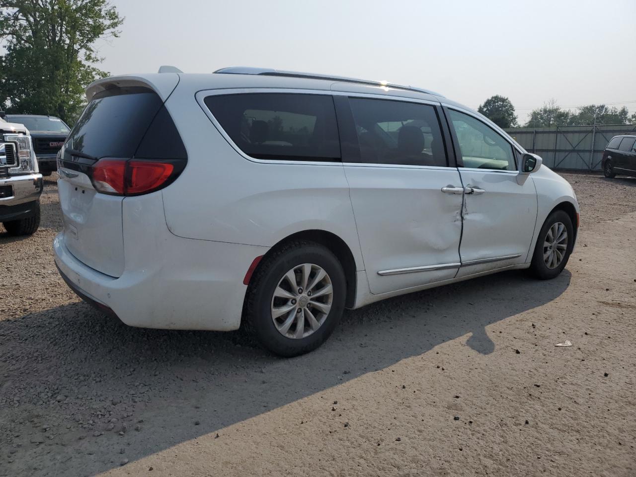 2019 CHRYSLER PACIFICA TOURING L photo 3
