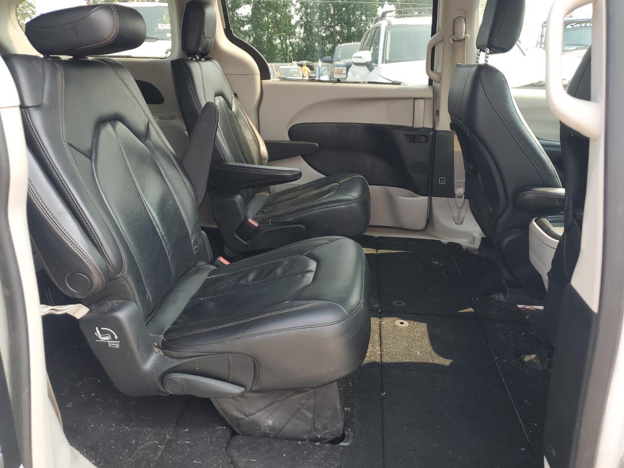 2019 CHRYSLER PACIFICA TOURING L photo 11
