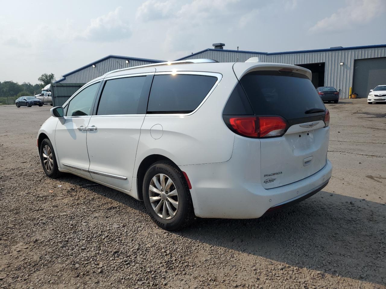 2019 CHRYSLER PACIFICA TOURING L photo 2