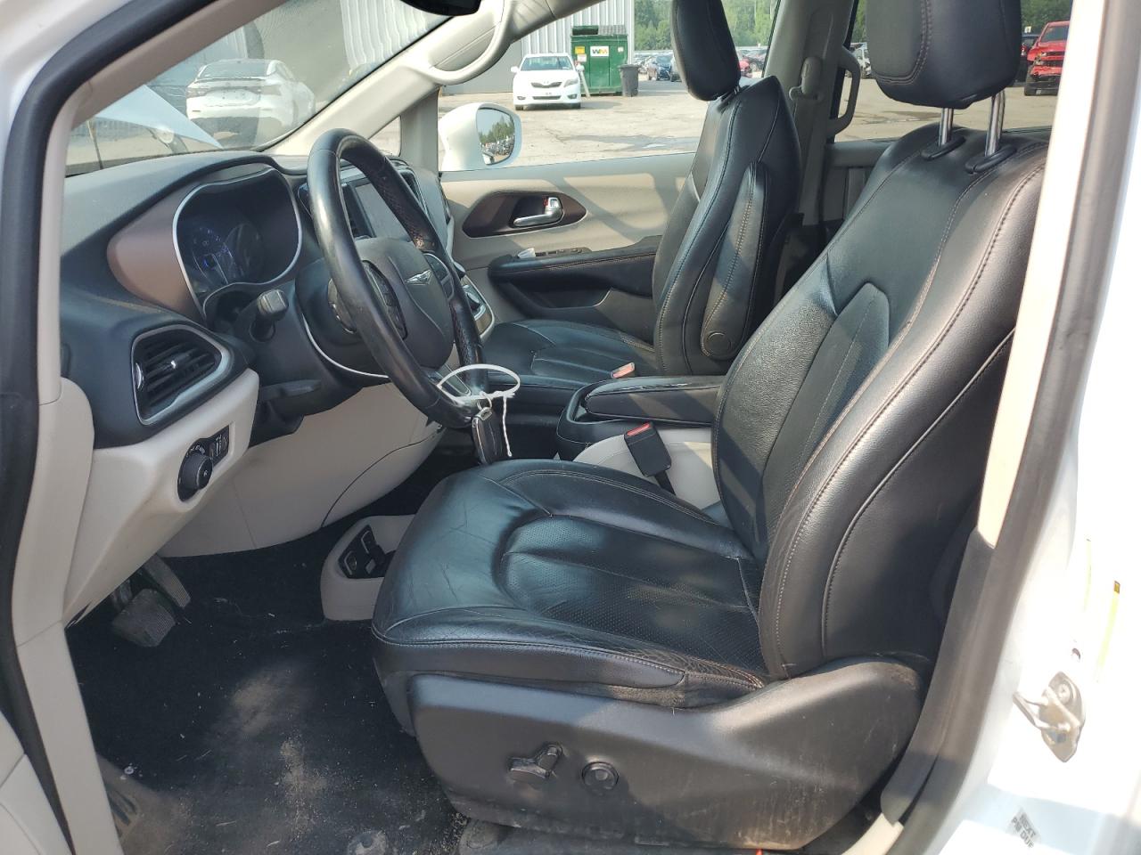 2019 CHRYSLER PACIFICA TOURING L photo 7