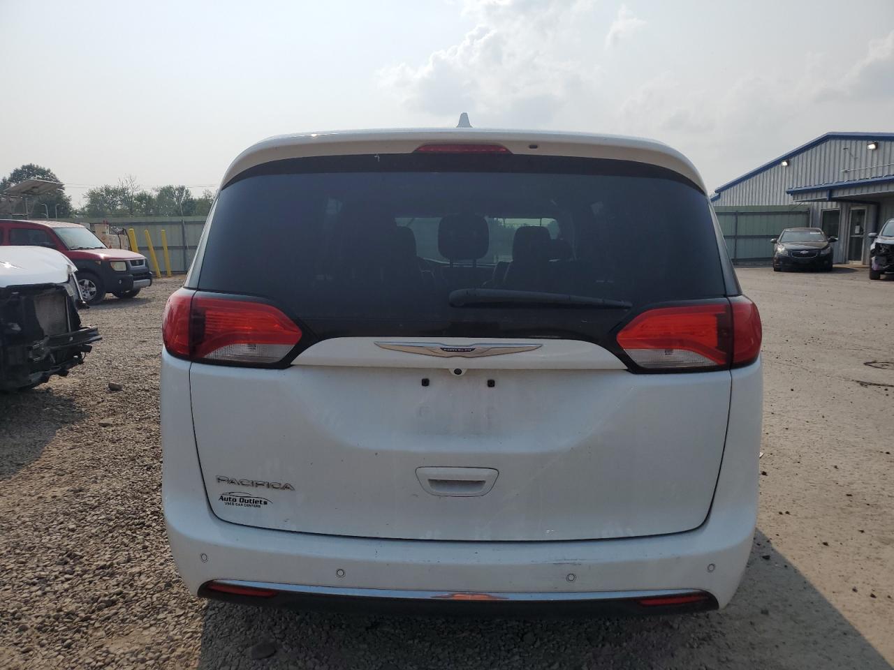 2019 CHRYSLER PACIFICA TOURING L photo 6