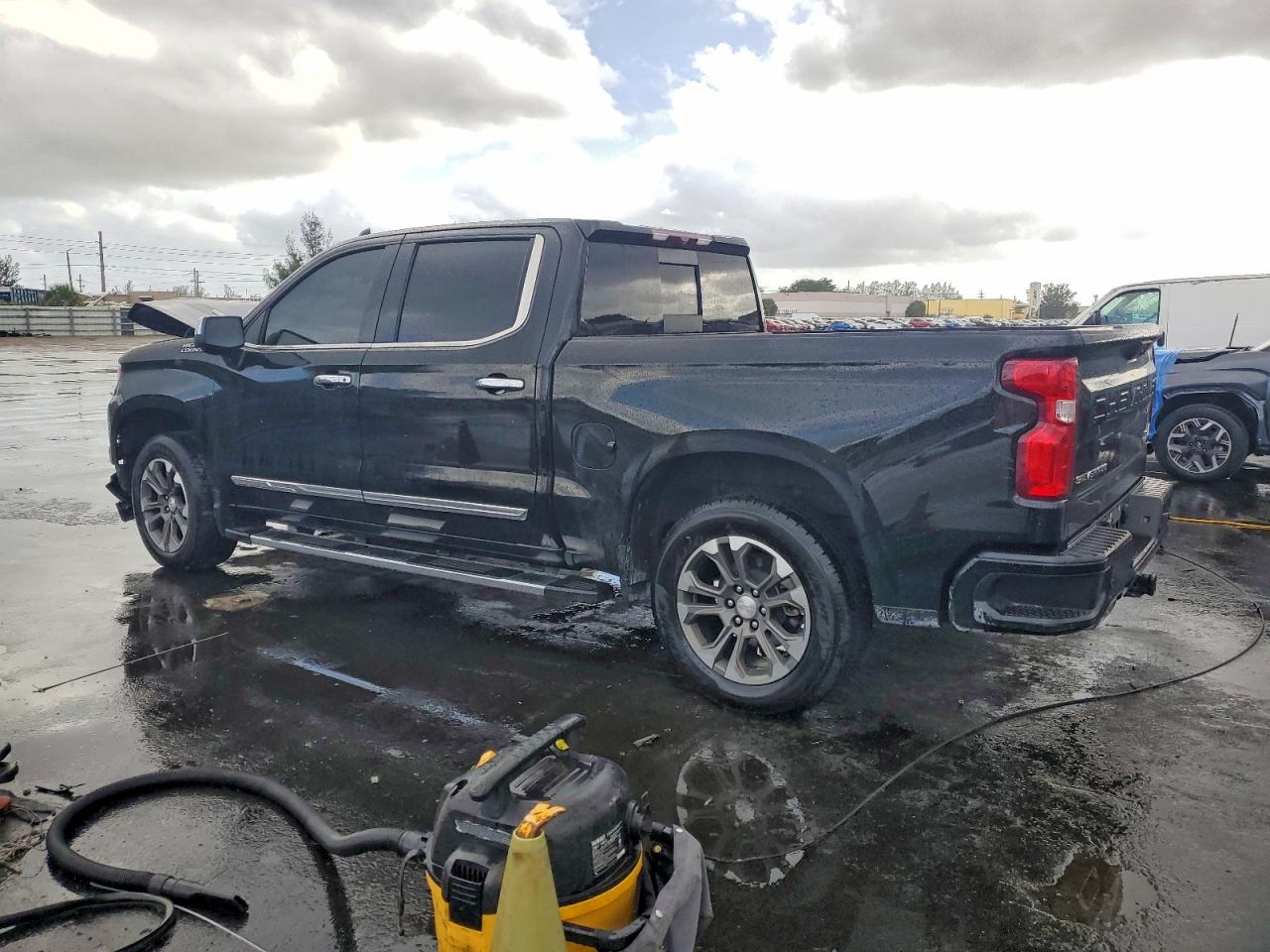 2023 CHEVROLET SILVERADO K1500 HIGH COUNTRY photo 2