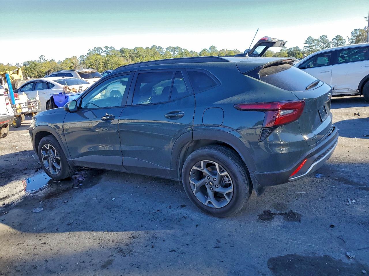 2025 CHEVROLET TRAX 1LT photo 2