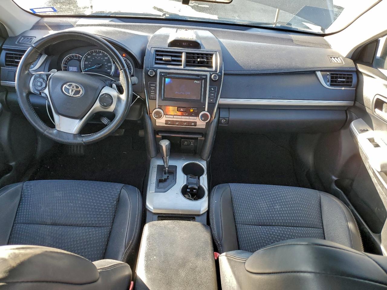 2014 TOYOTA CAMRY L photo 8