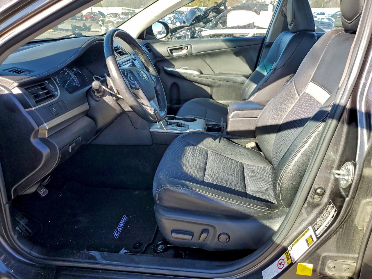 2014 TOYOTA CAMRY L photo 7