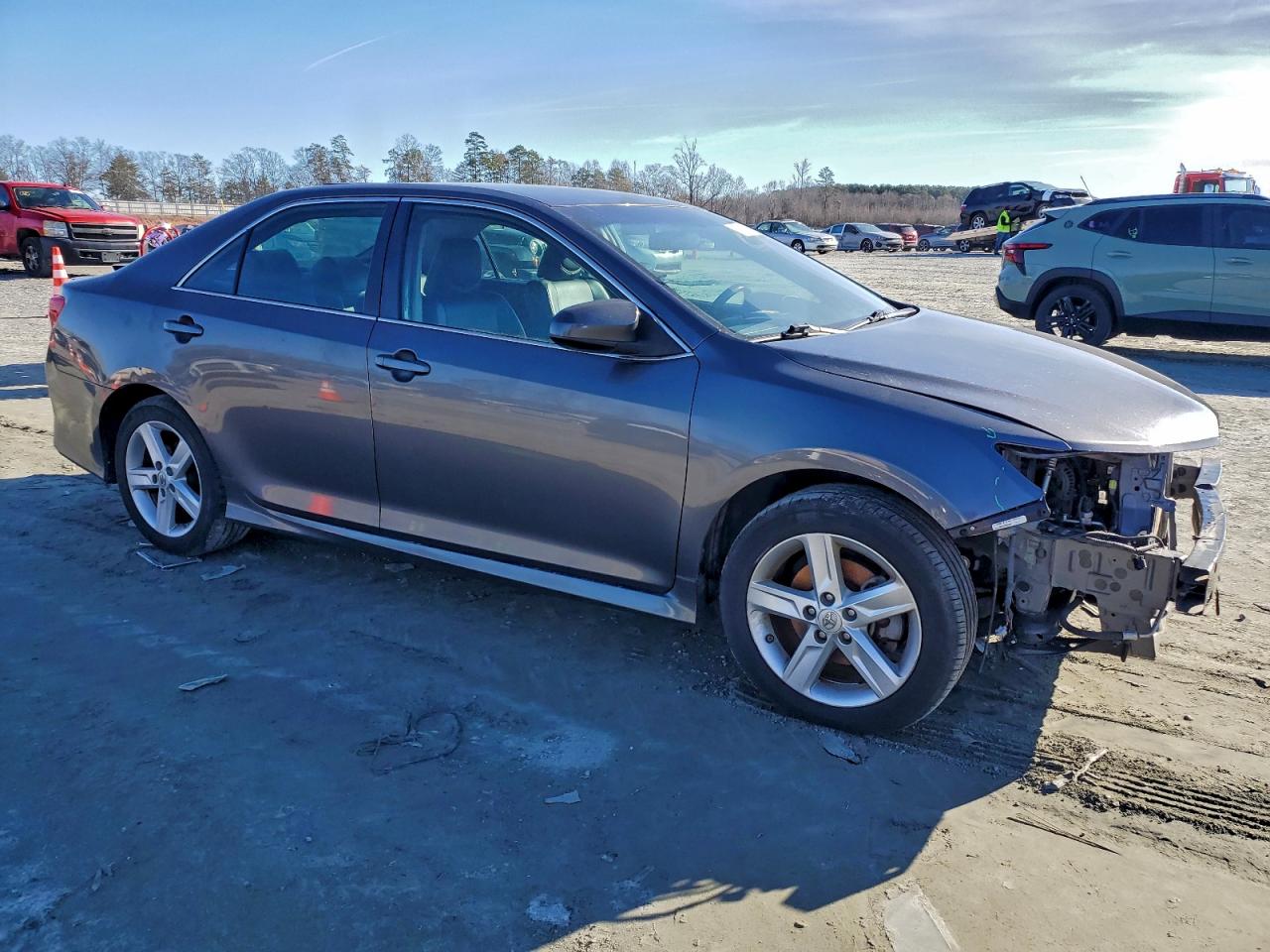 2014 TOYOTA CAMRY L photo 4