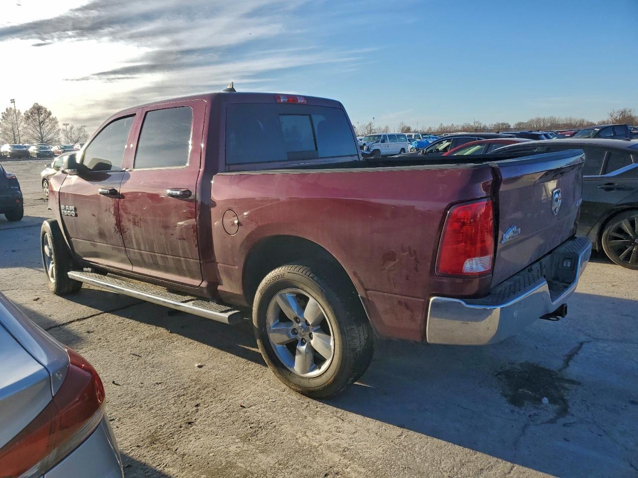 2016 RAM 1500 SLT photo 2