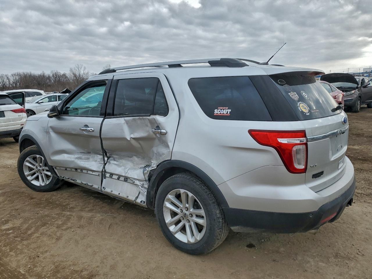 2011 FORD EXPLORER XLT photo 2