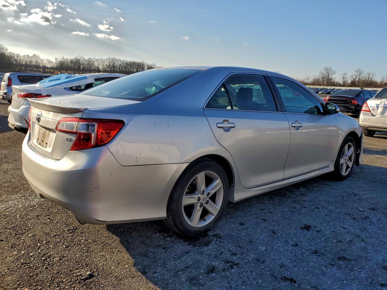 2014 TOYOTA CAMRY L photo 3