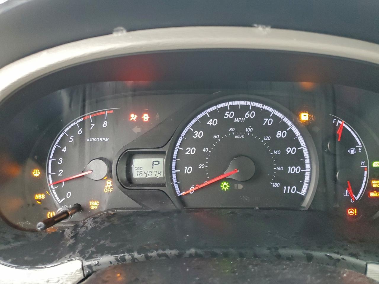 2014 TOYOTA SIENNA LE photo 9